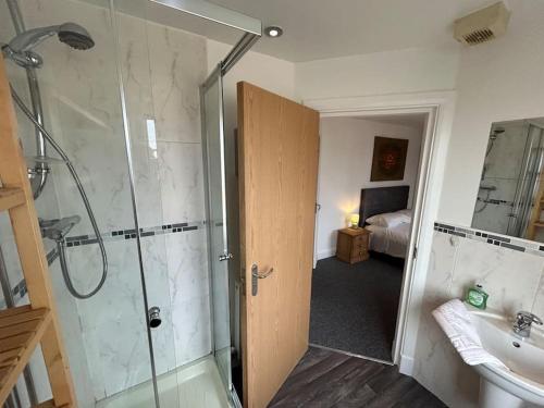 a bathroom with a shower and a sink at Spacious 2 Bed 2 Shower Apartment in Crewe