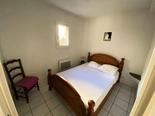 En eller flere senger på et rom på Résidence Bergerie Du Bastan - 4 Pièces pour 6 Personnes 694