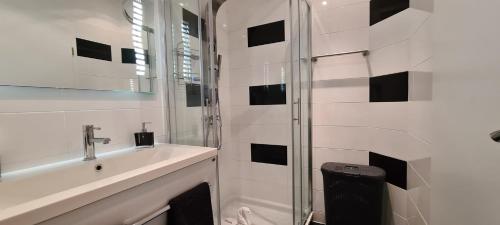 Bilik mandi di Villa Kasandra - Ruhe & Eleganz in Buje, Istrien