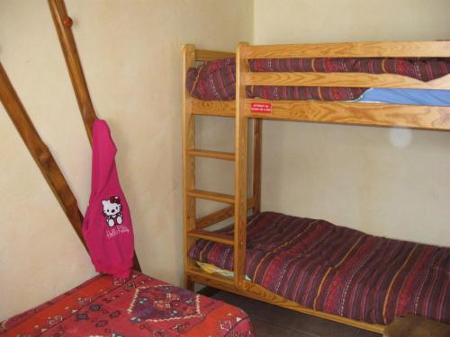 a bedroom with two bunk beds and a chair at Résidence Myosotis Hameau De La Vallee D'or - 2 Pièces pour 4 Personnes 64 in Valloire