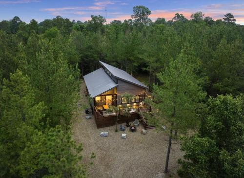 an overhead view of a house in the woods at BRAND NEW!! Hochatown, Honey! Fire pit, hot tub, luxurious shower! in Broken Bow