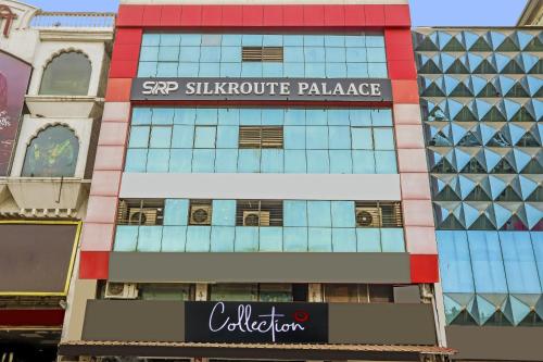 un edificio con un letrero que lee sap palacio sostenible en Super Capital O Silkroute Palaace, en Bhopal