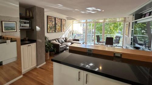 a kitchen and living room with a couch and a table at Casa Gama Marcel - Top Design & Art en Polanco in Mexico City