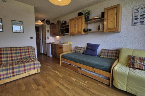 Photo de la galerie de l'établissement Résidence Les Alpages - Studio skis aux pieds dans une résidence avec piscine extérieure et tennis MAE-2824, à Notre-Dame-de-Bellecombe