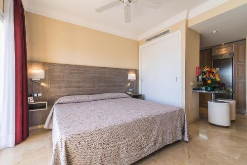 Postel nebo postele na pokoji v ubytování Palm Oasis Maspalomas