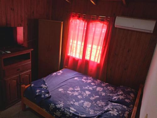 Ένα ή περισσότερα κρεβάτια σε δωμάτιο στο Cabañas Ema Luz & La Soñada