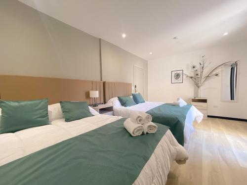 Säng eller sängar i ett rum på Hotel Caseros Salta
