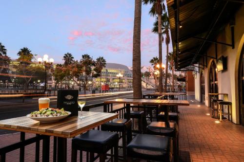 ห้องอาหารหรือที่รับประทานอาหารของ Hard Rock Hotel San Diego