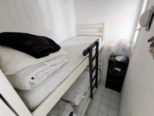 Posteľ alebo postele v izbe v ubytovaní Résidence Les Arenes - Studio pour 4 Personnes 264