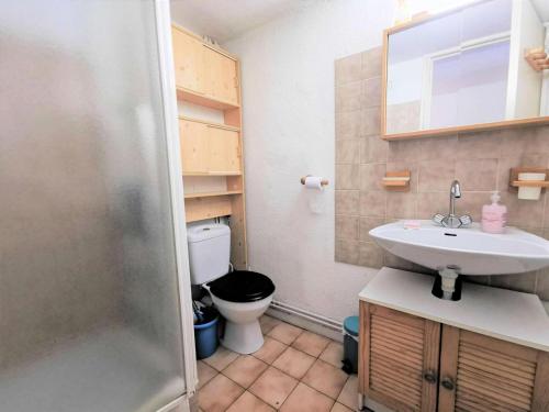 Kúpeľňa v ubytovaní Résidence Grande Bleue - VILLA T1 CAB MEZZ 4 couchages PORT LEUCATE MAE-5944