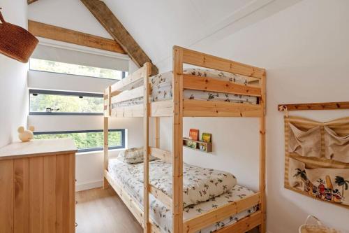 Postel nebo postele na pokoji v ubytování NIEUW! Mooie gezinsvriendelijke villa met ruime tuin!
