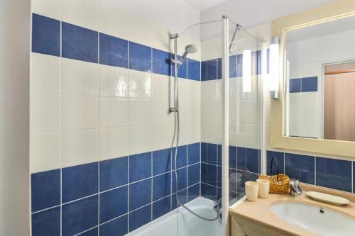 Koupelna v ubytování Résidence La Pinède - maeva Home - Appartement 2 Pièces 4 Personnes avec vue mer - Sélection MAE-6329