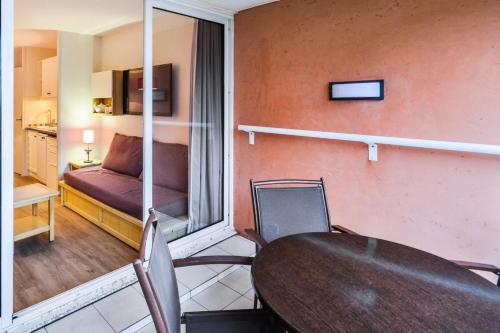 Postel nebo postele na pokoji v ubytování Résidence La Pinède - maeva Home - Appartement 2 Pièces 4 Personnes avec vue mer - Sélection MAE-6329