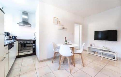 Cozy Apartment In Biograd Na Moru With Wifi