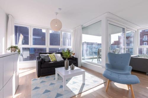 Bright and spacious apartment nearby the beach
