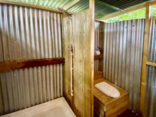 Et badeværelse på Camp Hillcrest Horsebox
