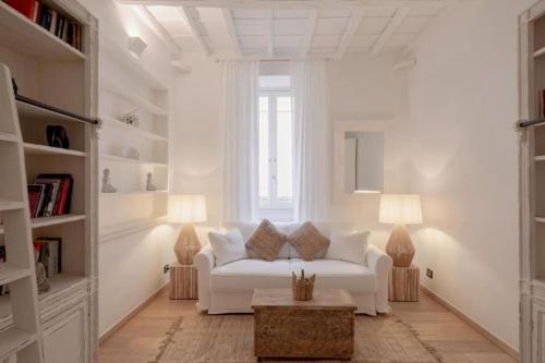 Ένα ή περισσότερα κρεβάτια σε δωμάτιο στο Spanish Steps-Trevi -Luma Suite