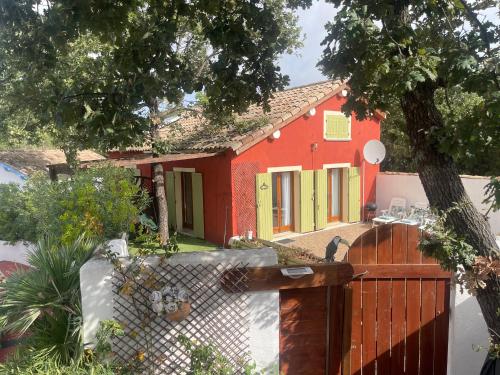 Photo de la galerie de l'établissement Villa rouge, à Saint-Montan