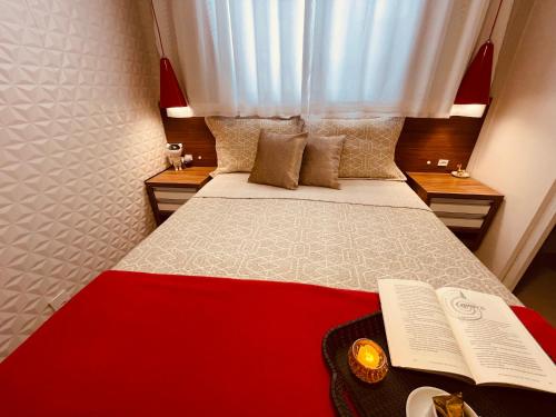 Ένα ή περισσότερα κρεβάτια σε δωμάτιο στο Loft encantador C - 8 km de Floripa
