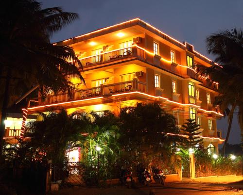 a large building with lights on it at night at Alagoa Resort in Betalbatim