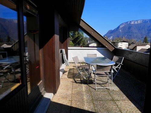 Appartement Annecy, 2 pièces, 4 personnes - FR-1-432-5にあるバルコニーまたはテラス