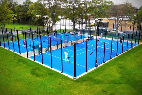Tennis ja/või seinatennis majutusasutuses Danhostel Maribo või selle läheduses