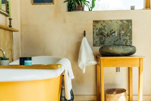Φωτογραφία από το άλμπουμ του Romantic Country Annex With Views - 10 min to Bath σε Cold Ashton