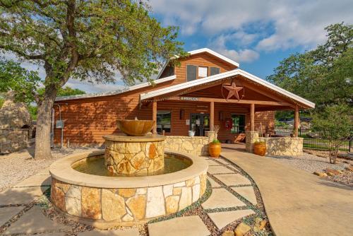 Φωτογραφία από το άλμπουμ του Sun Outdoors Lake Travis σε Hudson Bend
