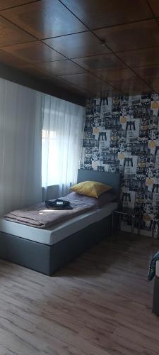 Un pat sau paturi într-o cameră la Mario Ferienwohnung