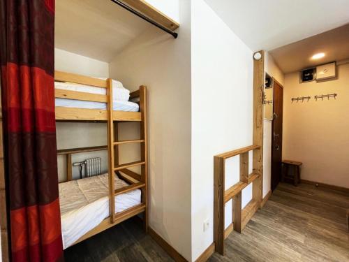 Poschodová posteľ alebo postele v izbe v ubytovaní Résidence Oisans - Studio pour 4 Personnes 514