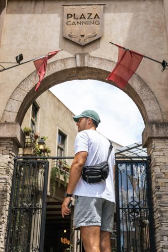 a man standing in front of a building at Hotel Plaza Central Canning in Ezeiza