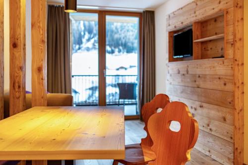 Μια τηλεόραση ή/και κέντρο ψυχαγωγίας στο Stoana Apt 2-4