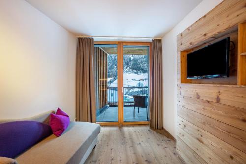 Μια τηλεόραση ή/και κέντρο ψυχαγωγίας στο Stoana Apt 2-4