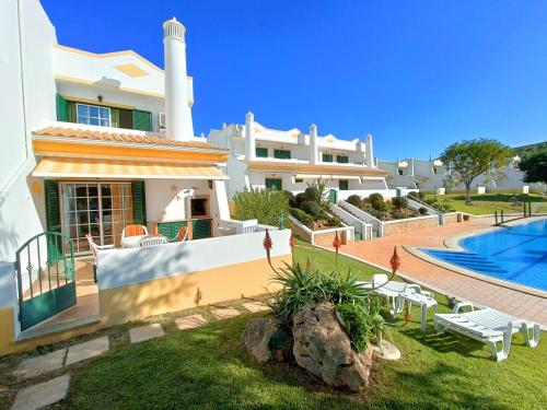 Casa Estrela do Mar, 2 Quartos, Praia de São Rafael, Albufeira by Algarve Holidays