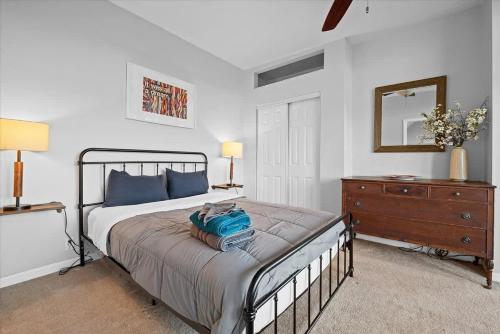Postel nebo postele na pokoji v ubytování Skyline Serenity Retreat
