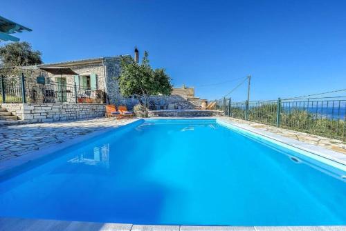 Πισίνα στο ή κοντά στο Villa Agathi