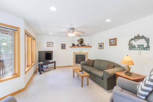 Χώρος καθιστικού στο 1494OAK Cliff Top Condo