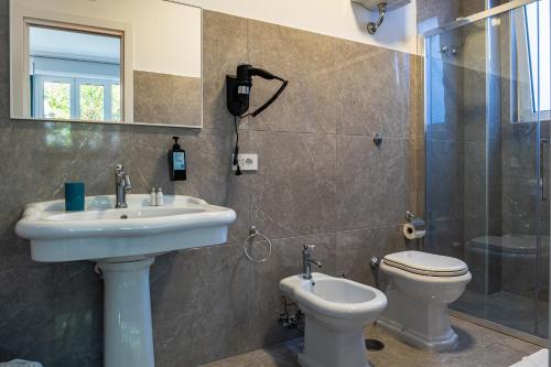 Bilik mandi di Royal Rooms Portici