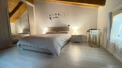 a bedroom with a bed with birds on the wall at Residenza Golese in Parma