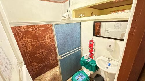 Koupelna v ubytování The Corner House - Hospedaje con Encanto en Tortuguero