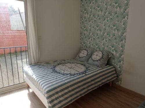 מיטה או מיטות בחדר ב-Appartement les Carabins