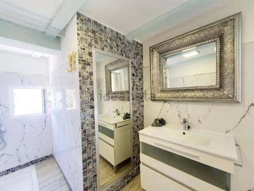 a bathroom with a sink and a mirror at Casa Roberto Altea in Altea