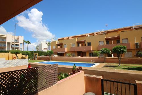 Apartamento de tres dormitorios terraza privada y piscina abierta todo el año, Cabo Roig, Orihuela costa, AQ-128