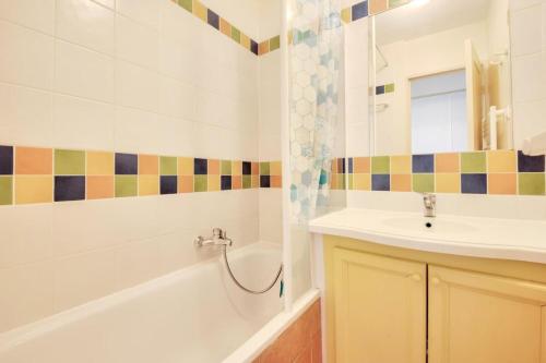 Koupelna v ubytování Village Pont Royal en Provence - maeva Home - Appartement climatisé 3 pièces 4 personnes - Prestige - super Home MAE-7124