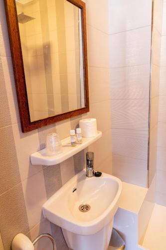 a bathroom with a sink and a mirror at Casa Juanita in Peñíscola
