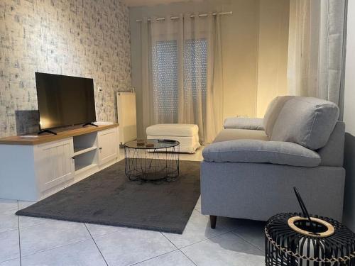 Letty's cozy flat apartmentにあるテレビまたはエンターテインメントセンター