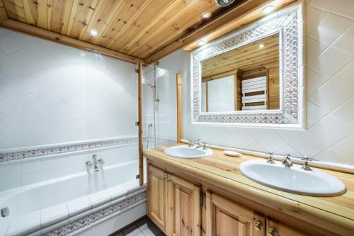 Kúpeľňa v ubytovaní Résidence Agathe Blanche - Chalets pour 12 Personnes 984