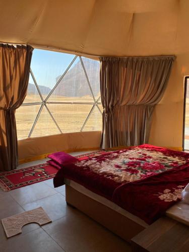 Katil atau katil-katil dalam bilik di Wadi Rum Mohammed Camp