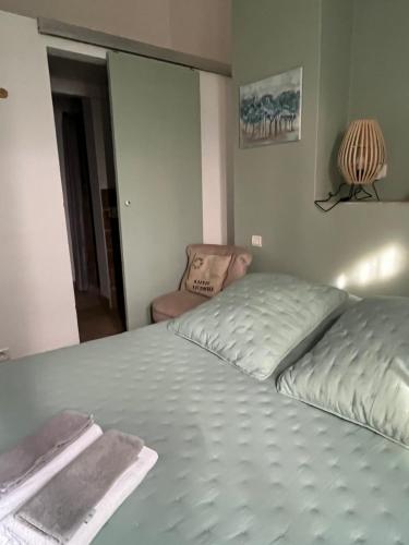 Maison d'hôtes Bastide St Victor à 2,5 kilomètres de Lourmarinにあるベッド