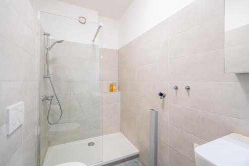 Ein Badezimmer in der Unterkunft Bright Apartments In The Heart Of Antwerp